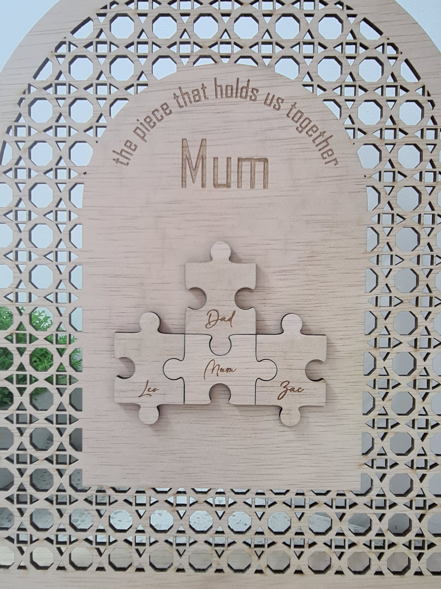 PERSONALISED WOODEN RATTAN MOTHER’S DAY ARCH DISPLAY WITH FAMILY JIGSAW PIECES