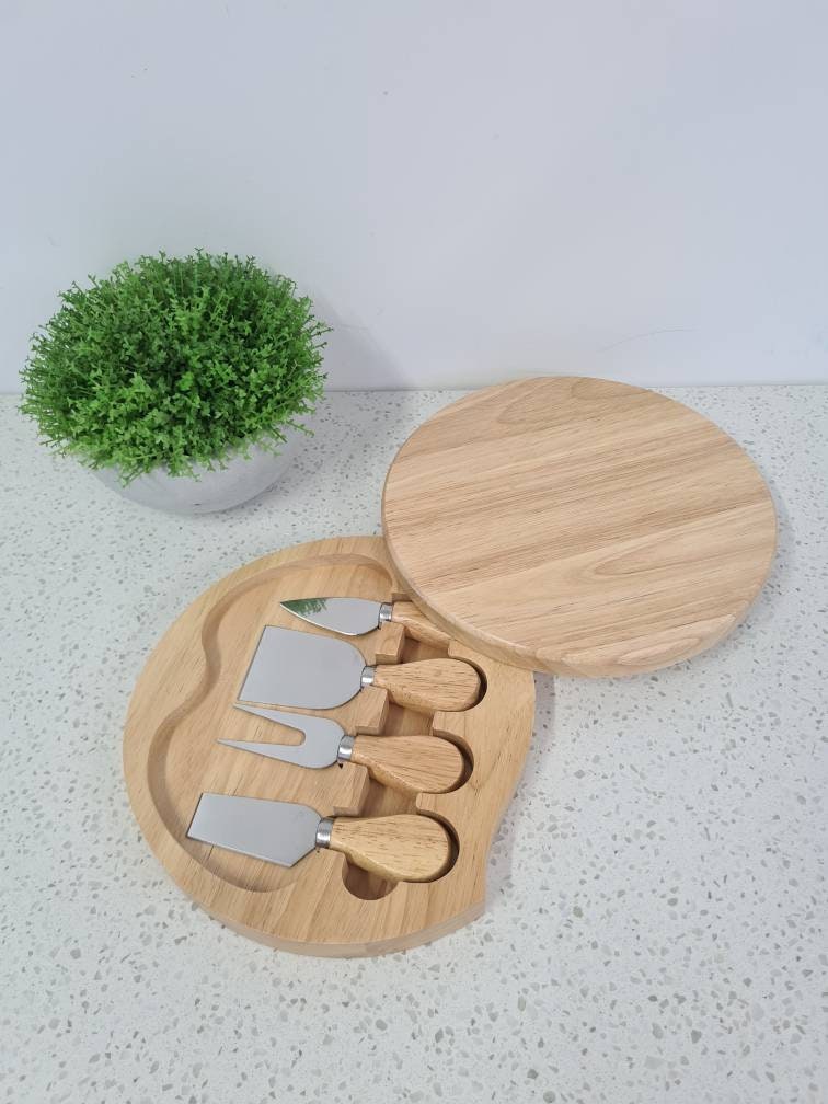 PERSONALISED CHEESEBOARD SET