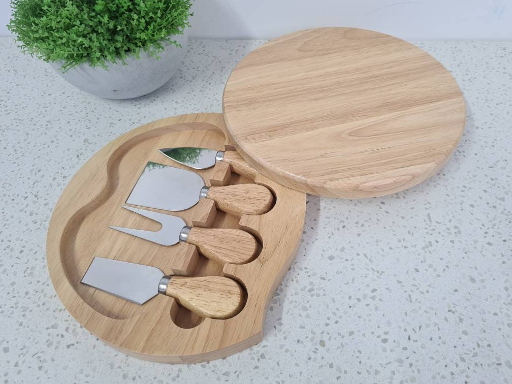 PERSONALISED CHEESEBOARD SET