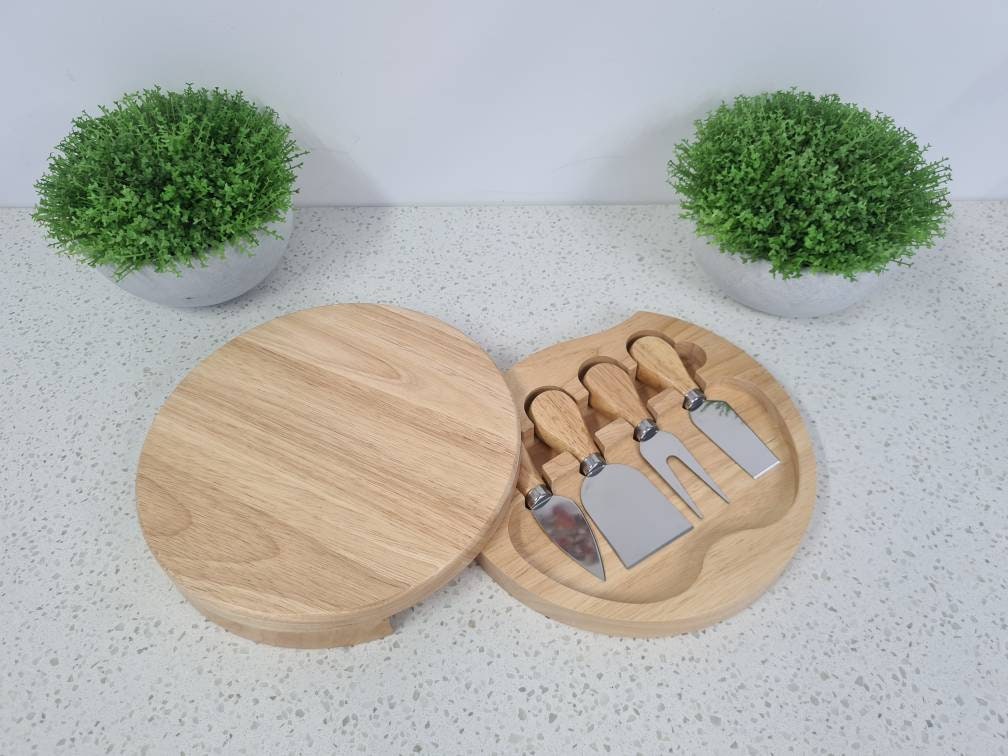 PERSONALISED CHEESEBOARD SET