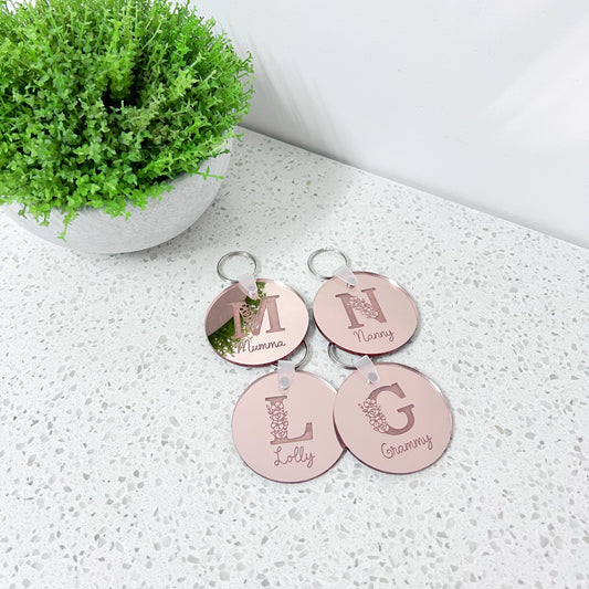 PERSONALISED ENGRAVED MIRROR ACRYLIC INITIAL CIRCULAR KEYRING FOR MOTHERS, GRANDMOTHERS, AND NANNAS